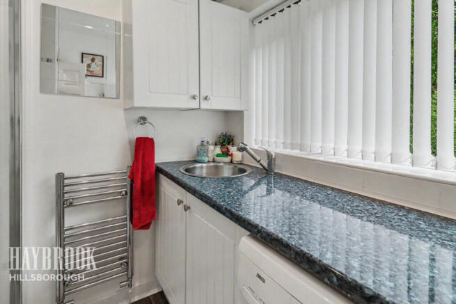 4 bed Detached for sale Image 11