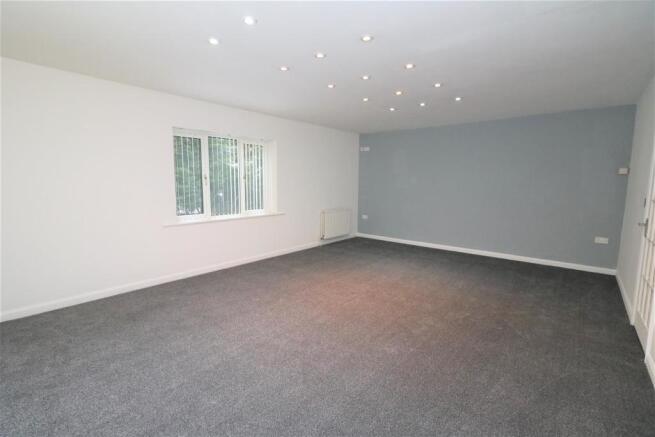 GAMES/ENTERTAINING ROOM