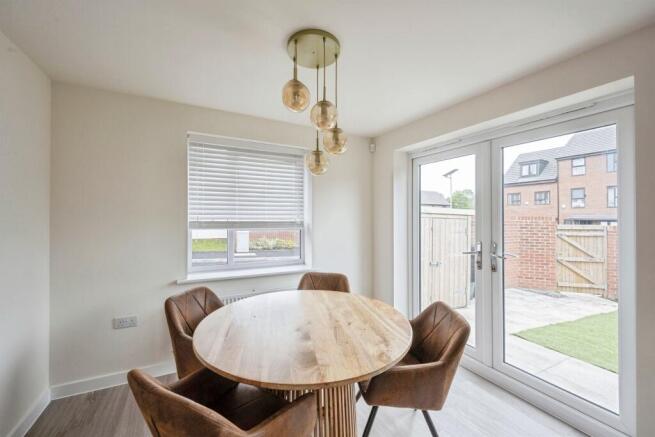 4 bed Detached for sale Image 7