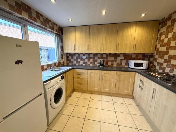 4 bed Detached for sale Image 6