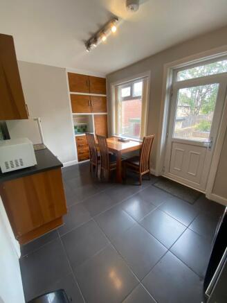 2 bed Terraced to rent Image 5