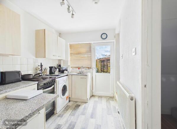 cam04425g0pr0394still001001