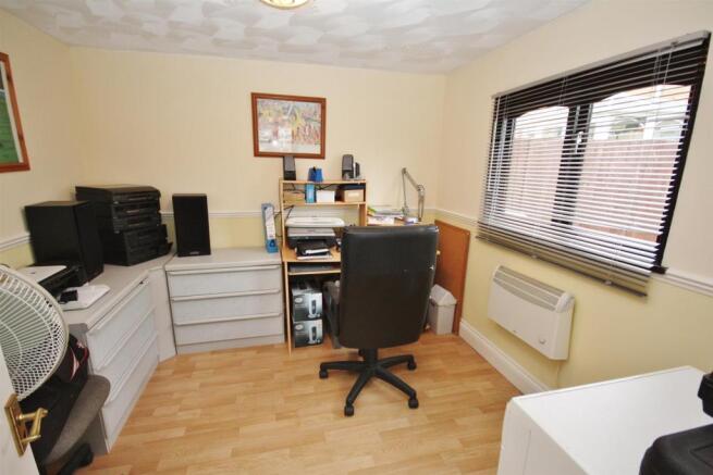 BEDROOM 4 / STUDY