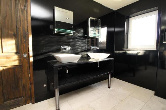 WET ROOM/W.C.
