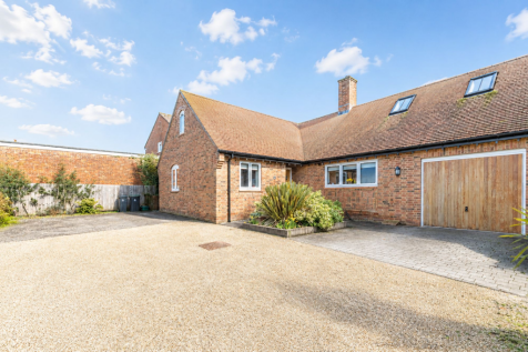 Chequers Place, Lytchett Matravers, BH16