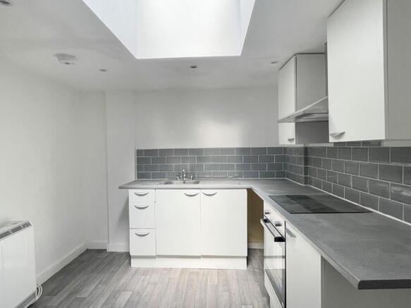 Kitchen2.jpg