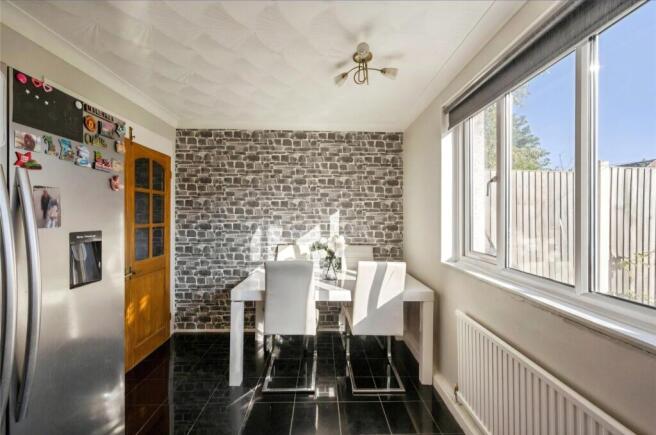 3 bed Semi-Detached for sale Image 9