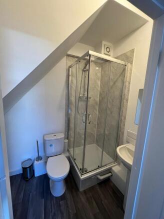 4 bed House of Multiple Occupation to rent Image 7