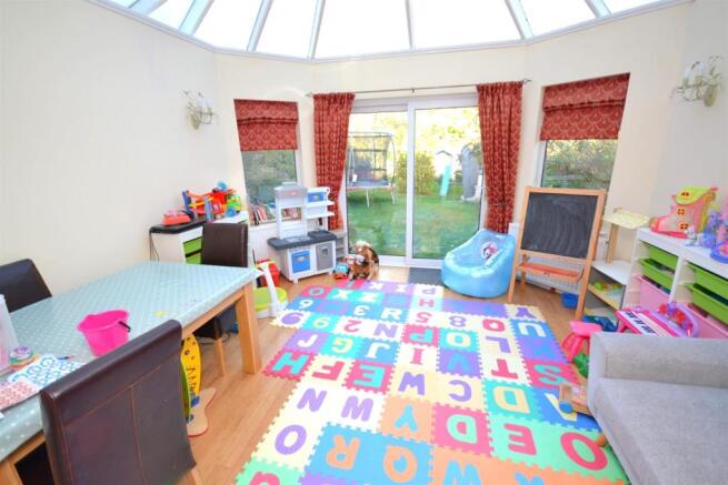 GARDEN ROOM.JPG