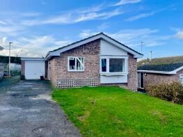 5, Ffordd Uchaf, Mochdre, Colwyn Bay LL28 5YB