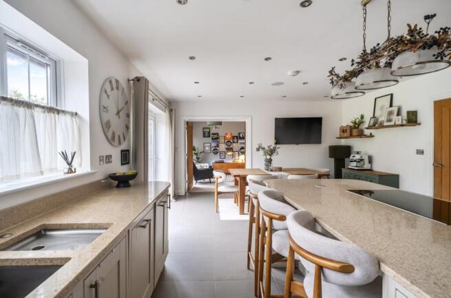 1397387-18-697272...