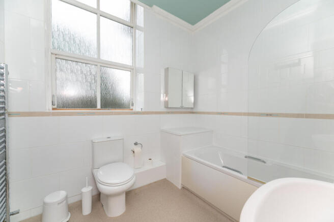 4 bed Apartment for sale Image 9