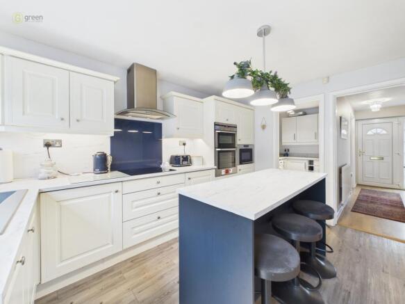 cam01698g0pr0151still020