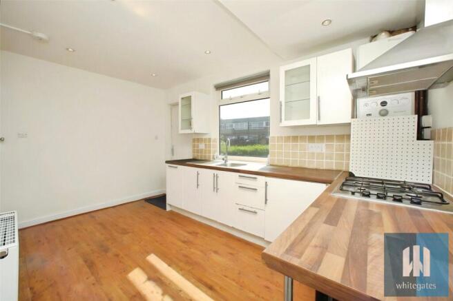 2 bed Terraced to rent Image 4