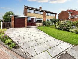 8, Tedder Close, Bury BL9 8PW