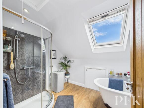 Bathroom (first floor)