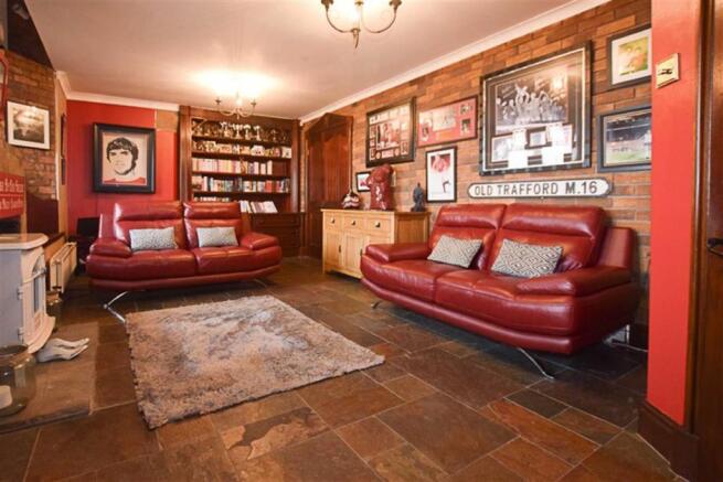 SECOND LIVING ROOM