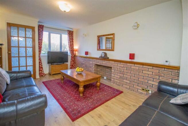 LOUNGE/DINING ROOM