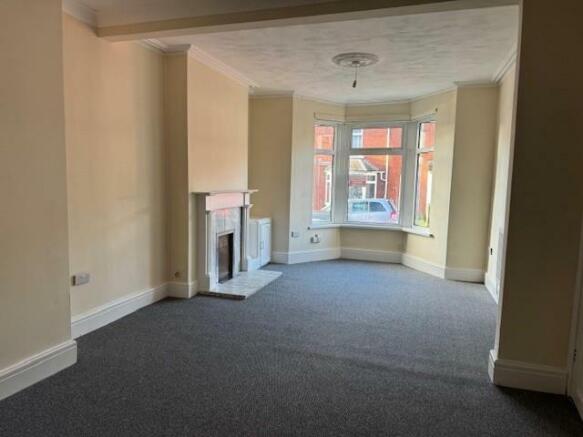 26 Hannah St - lounge 2.jpg