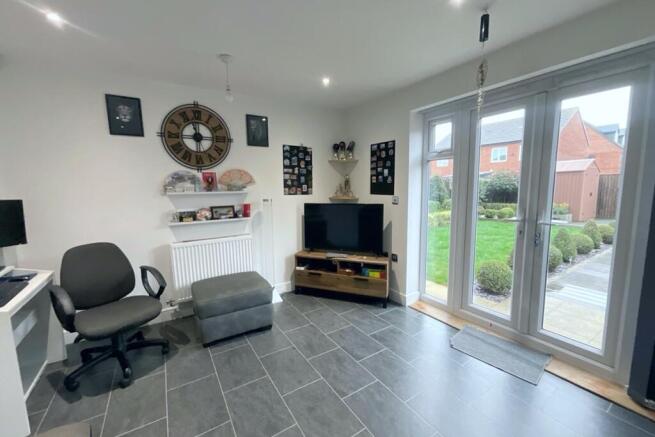 3 bed Semi-Detached for sale Image 8
