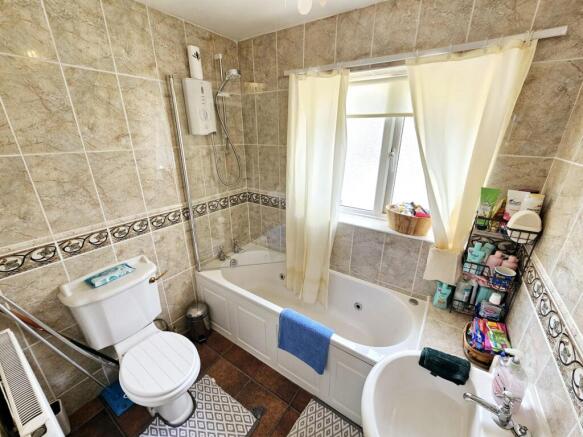 3 bed Semi-Detached for sale Image 9
