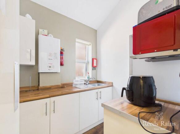 8 bed Semi-Detached for sale Image 8