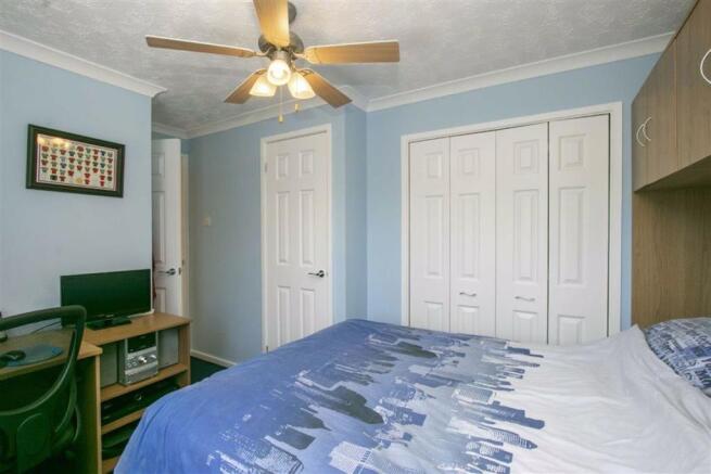 MASTER (DOUBLE) BEDROOM