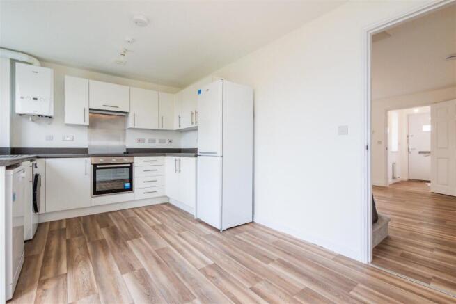 3 bed Semi-Detached to rent Image 4