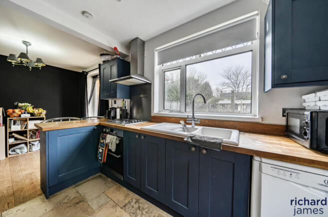 04dcea7e19e747fba38931304a42ddf8