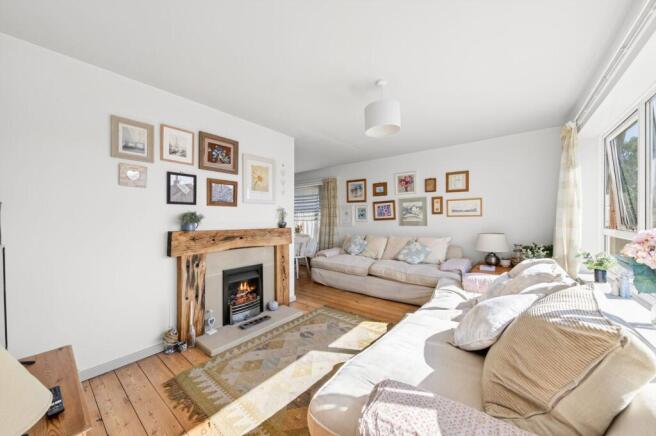 4 bed Detached for sale Image 8