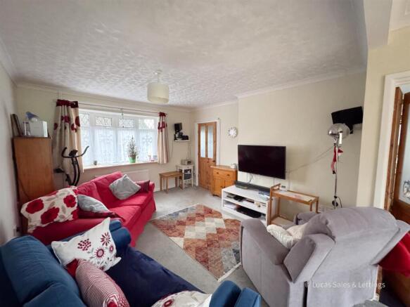 9 Suffolk Pl Kettering-12.jpg