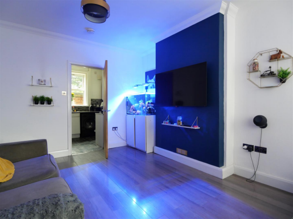 4 bed Semi-Detached for sale Image 4
