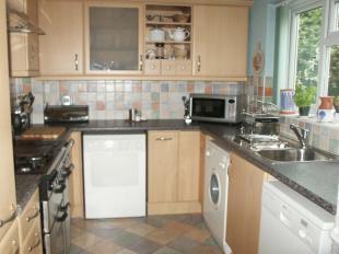 KITCHEN B'FAST ROOM