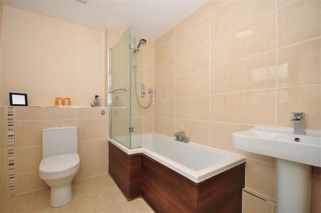En-Suite Bathroom