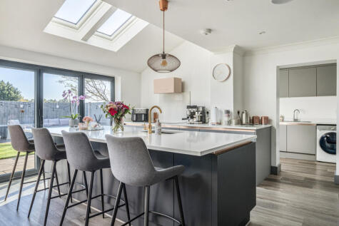 Volunteer Road, Theale, Reading, Berkshire, RG7