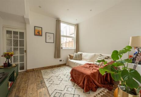 Cann Hall Road, Leytonstone