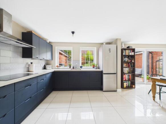 CAM01995G0-PR0350-STILL005