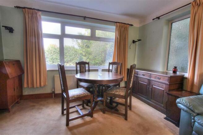 Sitting/Dining Room: