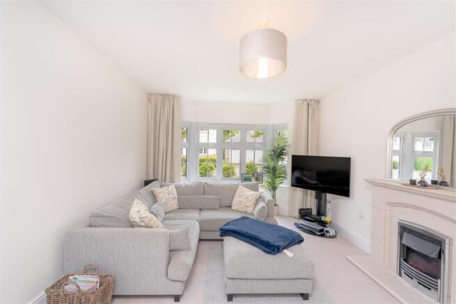 4 bed Detached for sale Image 5