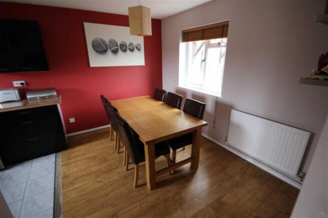 Kitchen/Dining Room: