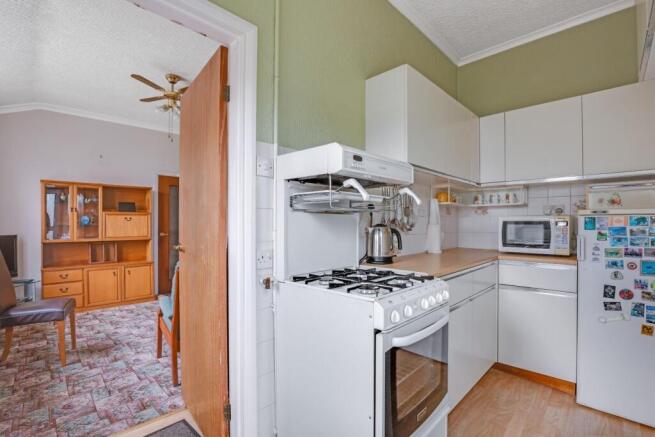 05-4d32JHPropWpen- 42 Pelham Road - 34.jpg