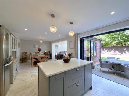 Bolingbroke Drive, Heathcote, Warwick