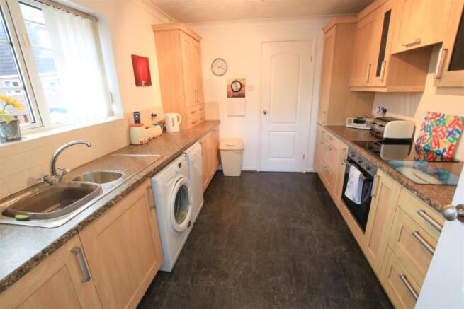 3 bed Detached Bungalow to rent Image 7