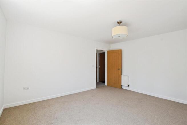 3 bed Detached for sale Image 9
