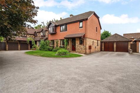 Shrublands Drive, Lightwater, Surrey, GU18