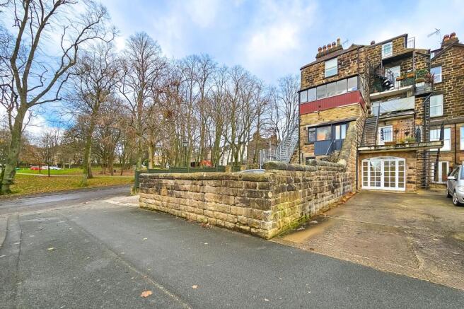 2 bedroom ground floor flat for sale in Garden Flat, 25 Kings Road