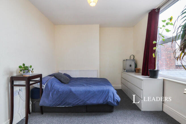 3 bed House to rent Image 6