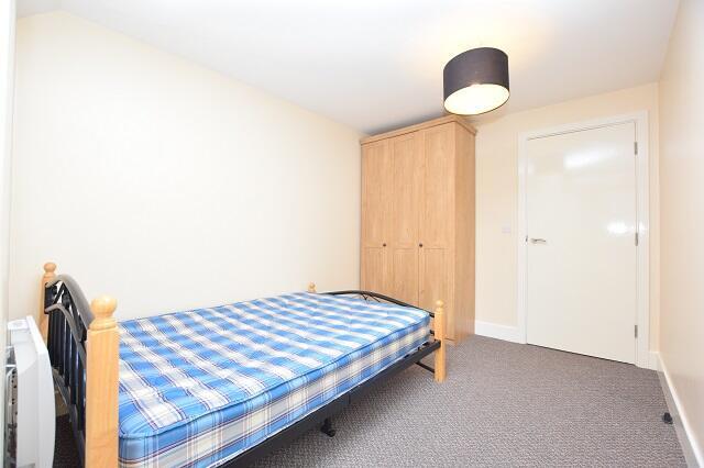 2 bed Apartment to rent Image 8