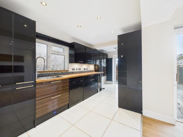 CAM01791G0-PR0202-STILL035