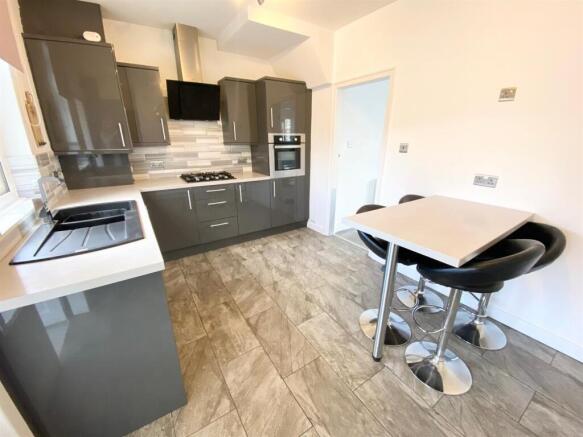 KITCHEN 2.jpg